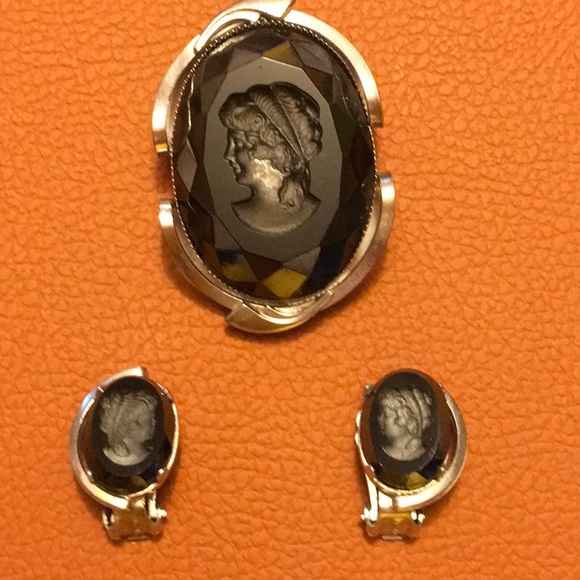 Reverse Cameo Brooch and Clip On Earings - Picture 1 of 6
